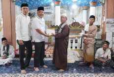 Puji Kekompakan Warga, Cik Ujang Serahkan Bantuan untuk Masjid Darussalam dan Masyarakat Desa Kepur