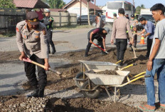 Waspada Lubang Jalan! Polres Lahat Gerak Cepat Tambal Jalur Nasional Demi Keselamatan Mudik 2026