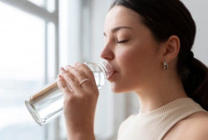 Bangun Tidur Langsung Minum Air Putih? Ini Manfaat Luar Biasa yang Jarang Diketahui!