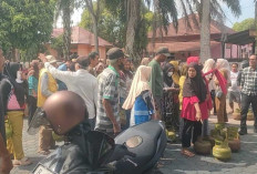 Keadaan Ekonomi Makin Menjepit, 560 Tabung Gas Elpiji dan 2 Ton Beras Ludes Diserbu Emak-Emak di Martapura
