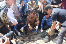 Program Bedah Rumah Baznas Lahat Berlanjut, Bupati Bursah Zarnubi Ajak Anggota Dewan Berbagi