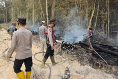 Layanan 110 Direspons Cepat, Polsek Batanghari Leko Padamkan Lahan Terbakar