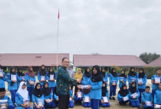 Senyum Sumbringah 144 Siswa Kelas VII SMPN 8 Lahat Terima 10 Buku Tulis Langsung dari Pemkab
