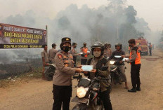 Dampak Karhutla di Ogan Ilir, Kapolres OI Pimpin Langsung Pembagian Masker Gratis untuk Pengendara