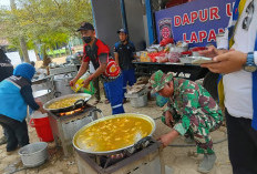 Ringankan Beban Korban Kebakaran, Prajurit Kodim 0432/Basel Bantu Dapur Lapangan