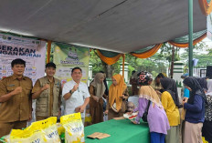 Ludes dalam 2 Jam! Emak-emak Lahat Serbu GPM di Lapangan GOR Bukit Telunjuk Demi Sembako Murah